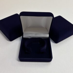 Elegant Flocked Spring Bracelet box, 90x90x41mm.